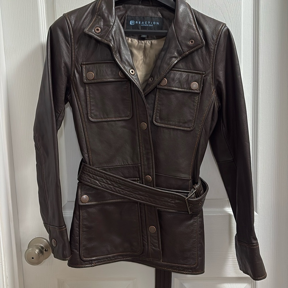 Kenneth Cole reaction, extra small, 100% leather.Brown